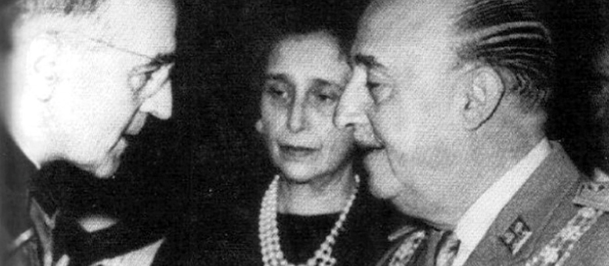 Pío XII junto a Francisco Franco y Carmen Polo en 1953