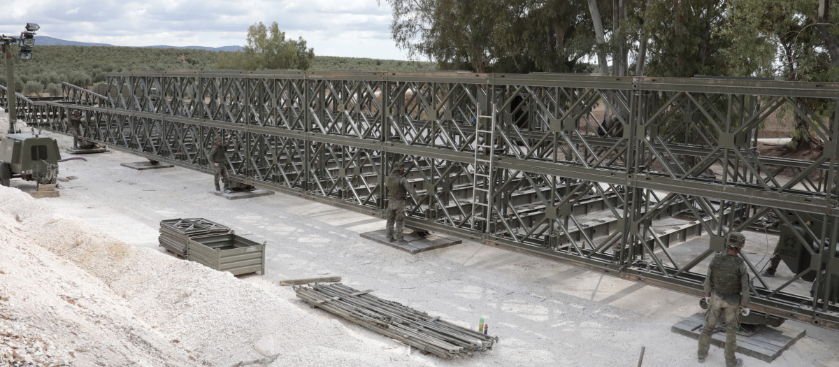 Puente militar como el que se instalará en Aldea del Fresno (Madrid)