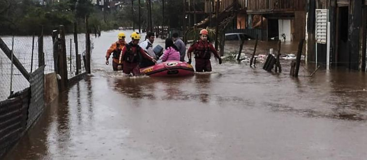 Aumentan a 22 los muertos por el paso de un ciclón en el sur de Brasil