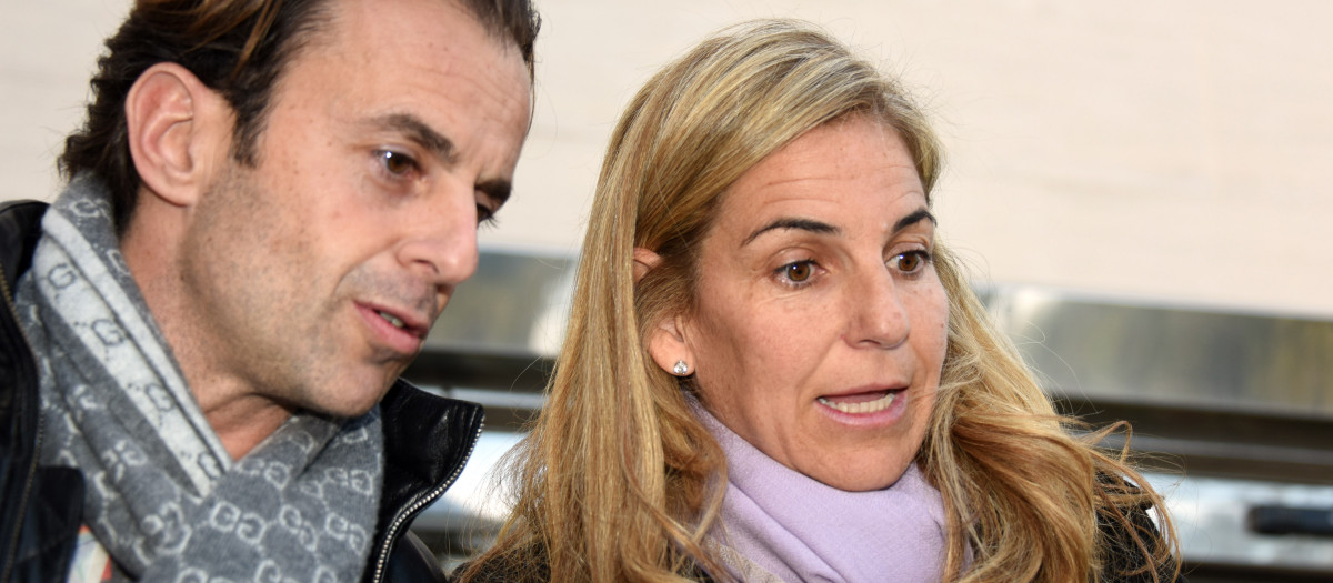 La ex tenista Arantxa Sánchez Vicario y su marido Josep Santacana en el tanatorio de Les Corts en Barcelona 
26/02/2016