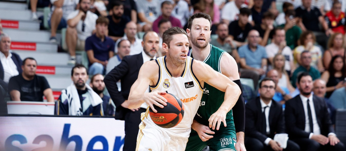 Fabian Causeur avanza con el balón