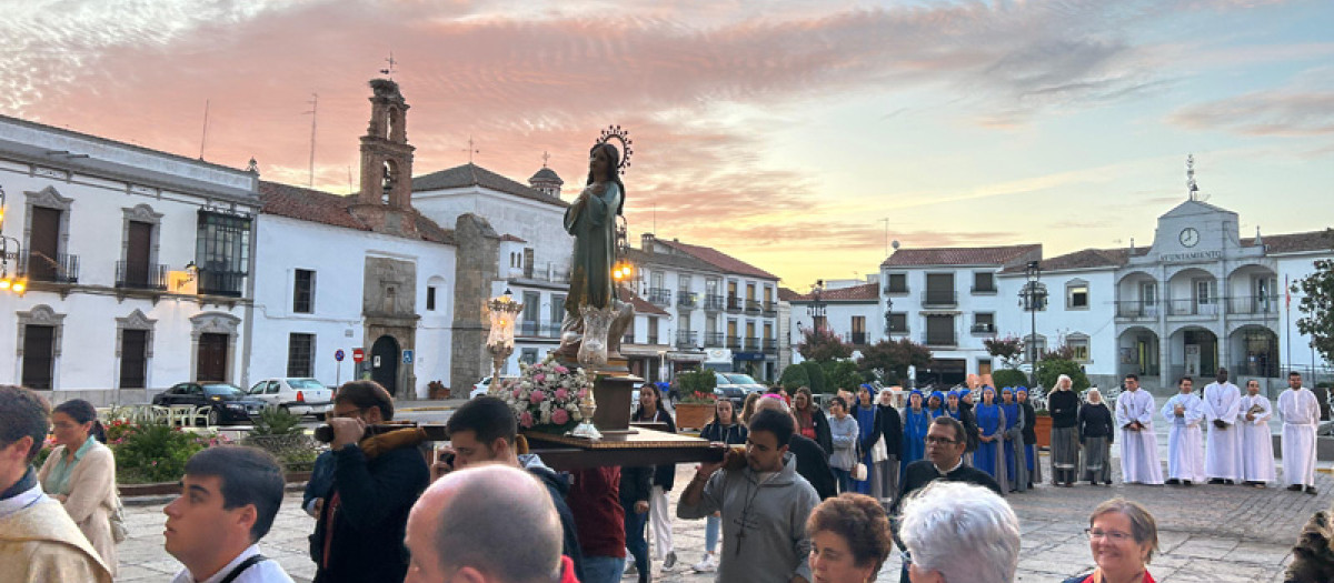 Rosario de la Aurora