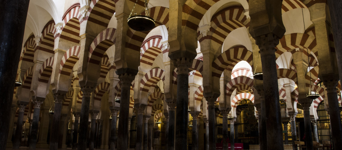 Interior de la Mezquita Catedral de Córdoba