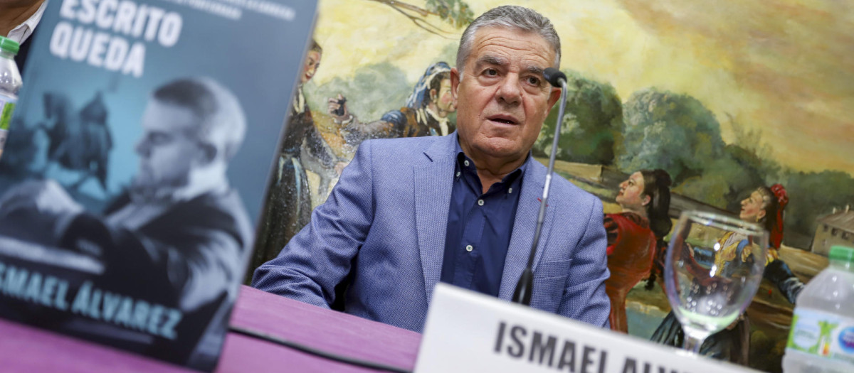 El exalcalde de Ponferrada Ismael Álvarez, durante la presentación de su libro