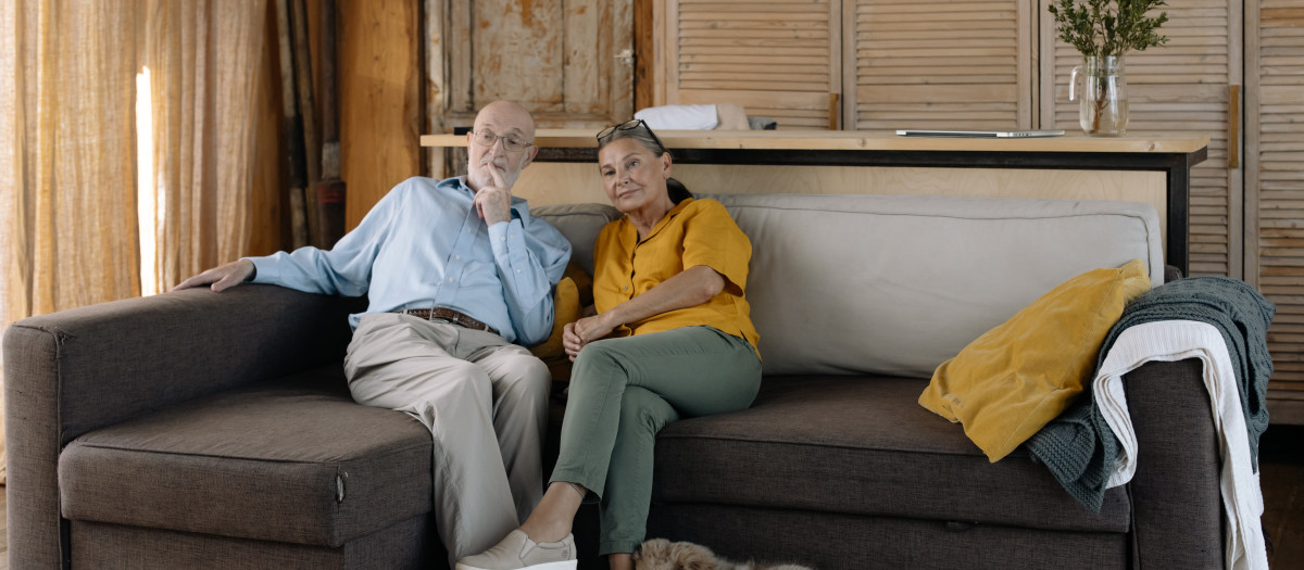 Personas mayores en su casa