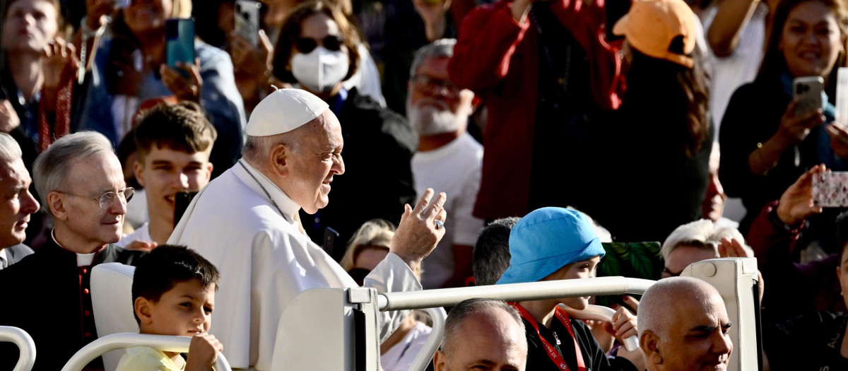 El Papa Francisco, llegando a la audiencia general de este miércoles 27 de septiembre