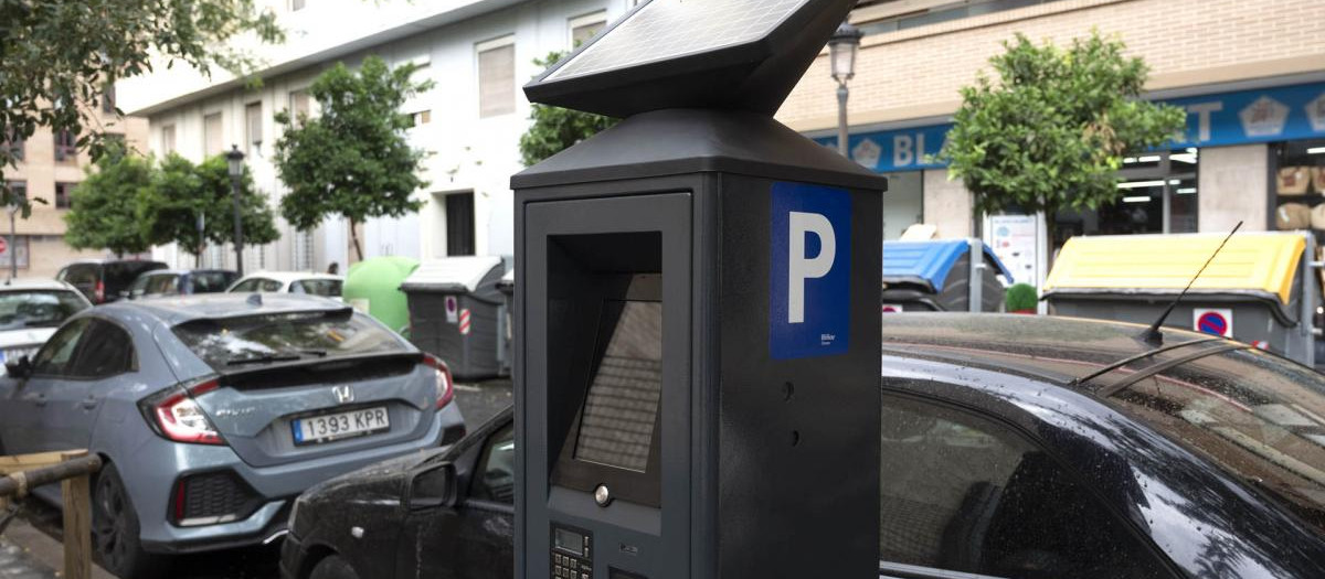 Imagen de un parquímetro de la zona ORA en Valencia.