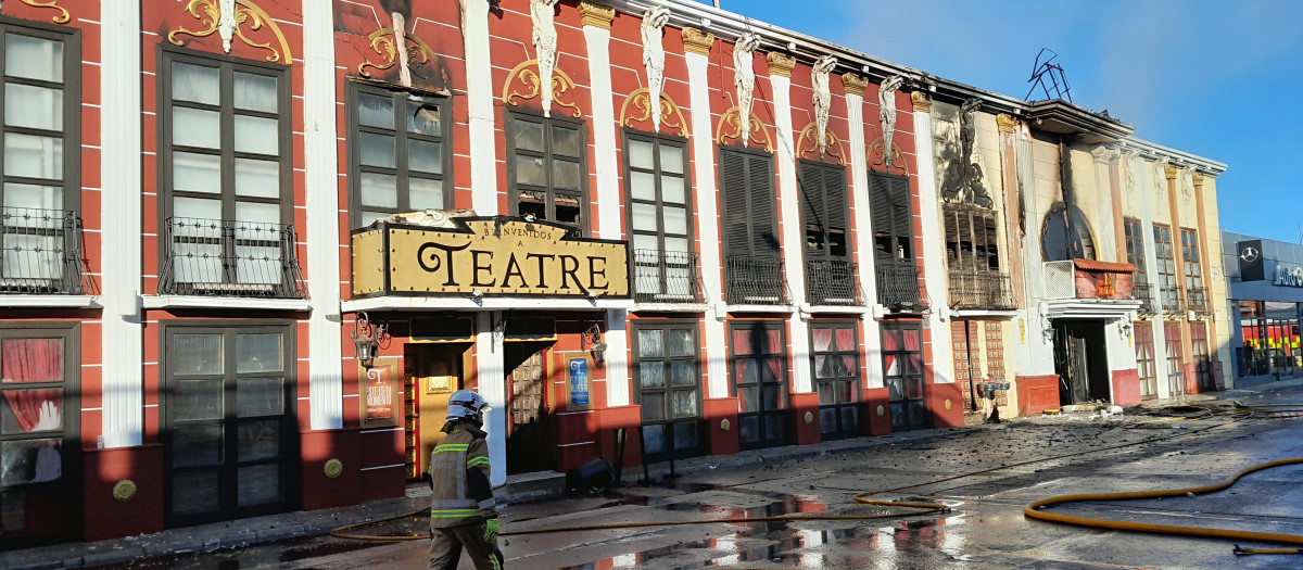 Exterior de la discoteca Teatre tras el incendio