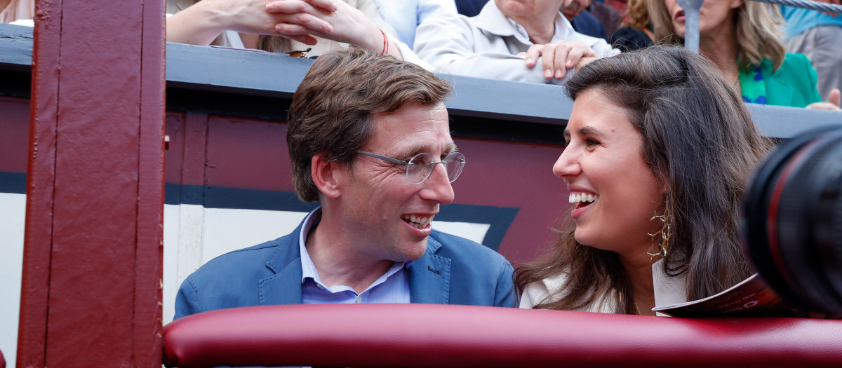 El alcalde de Madrid Jose Luis Martinez Almeida y Teresa Urquijo durante un Festejo Taurino "In Memoriam de Jose Cubero Yiyo " en  Madrid, 11 Junio , 2023