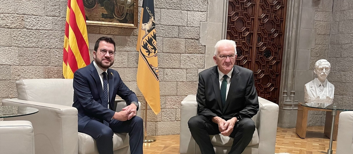 06 October 2023, Spain, Barcelona: Baden-Wuerttemberg's Minister President Winfried Kretschmann (R) is received by Catalonia's regional president Pere Aragones for talks in Barcelona. Photo: David Nau/dpa
06/10/2023 ONLY FOR USE IN SPAIN