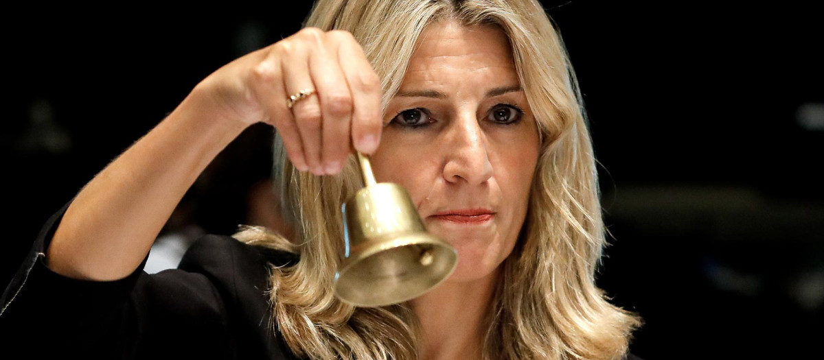 oca la campana al inicio de la Conferencia de Empleo, Política Social, Sanidad y Consejo de Asuntos del Consumidor