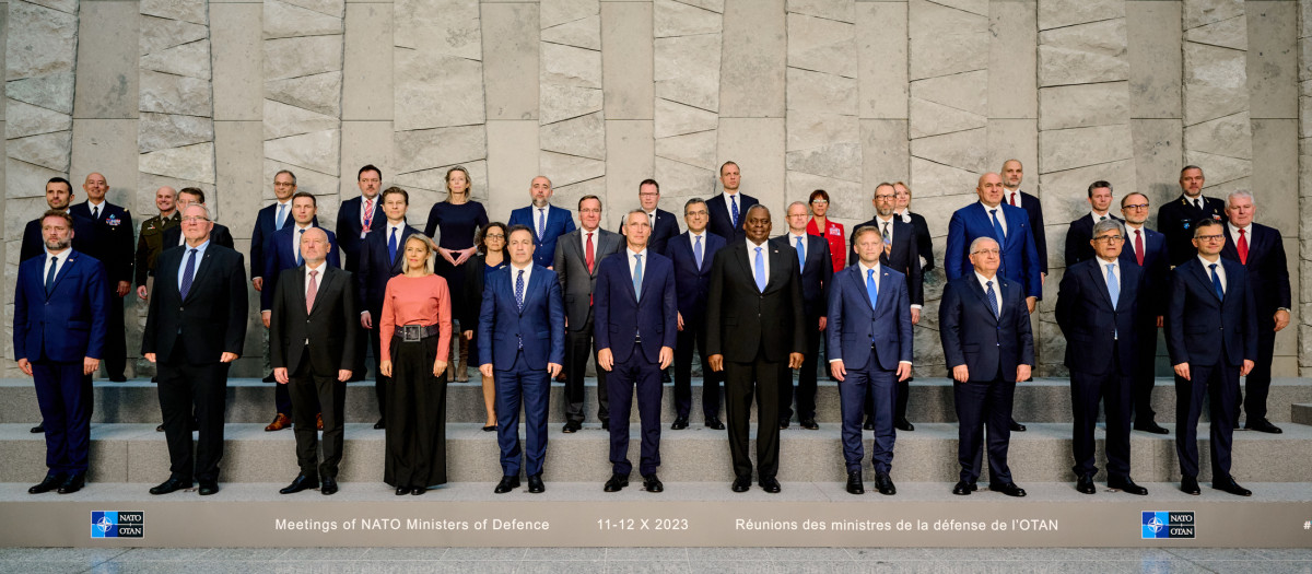 Foto de familia de todos los aliados de la OTAN, incluido el ministro de Defensa de Suecia