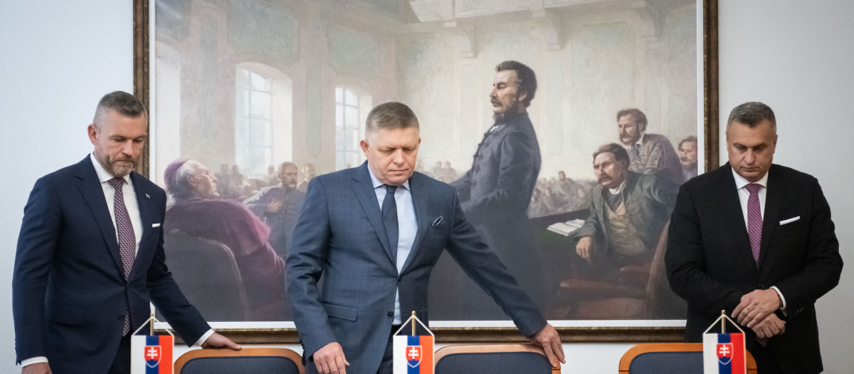 El presidente de HLAS, Peter Pellegrini; el de SMER (actual presidente de Eslovaquia), Robert Fico y el de Partido Nacional Eslovaco, Andrej Dando