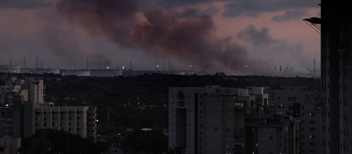 Imagen del humo que se eleva desde la Franja de Gaza