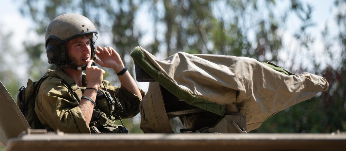 Un soldado israelí en la frontera de Israel con El Líbano