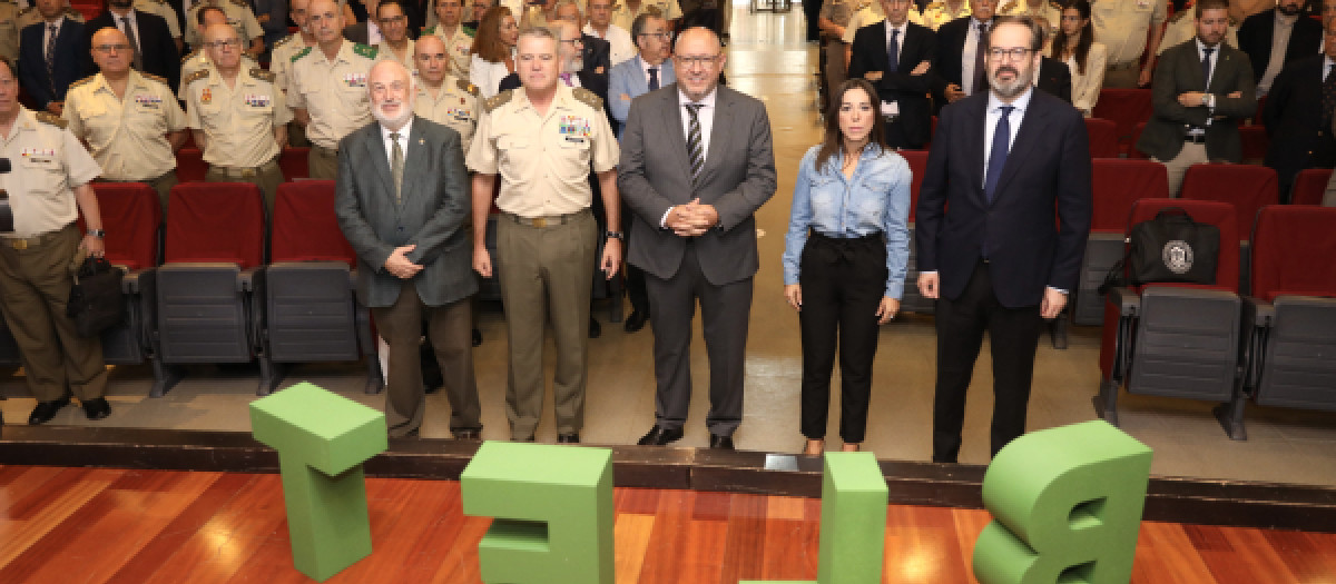 Autoridades presentes en la inauguración del taller.