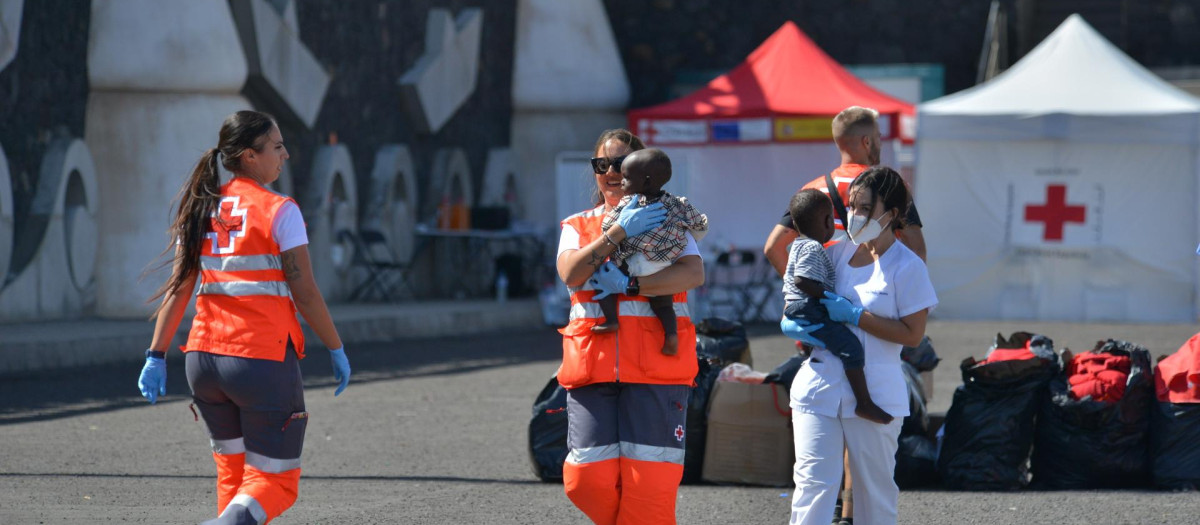 Solo en los últimos cuatro días, han llegado a Canarias 400 menores