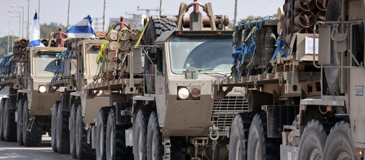 Un convoy de camiones del Ejército israelí, en la ciudad sureña de Sderot