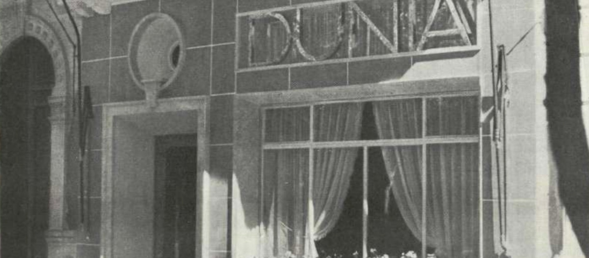 Fachada de la cafetería Dunia