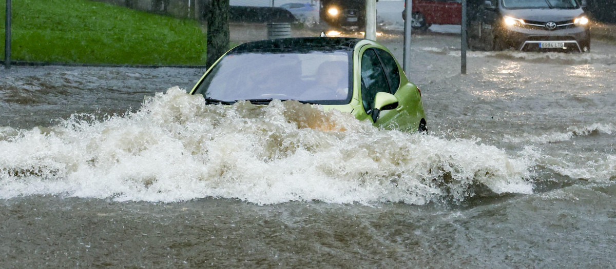 Numerosas incidencias por viento y lluvia, esta sábado en Santiago de Compostela