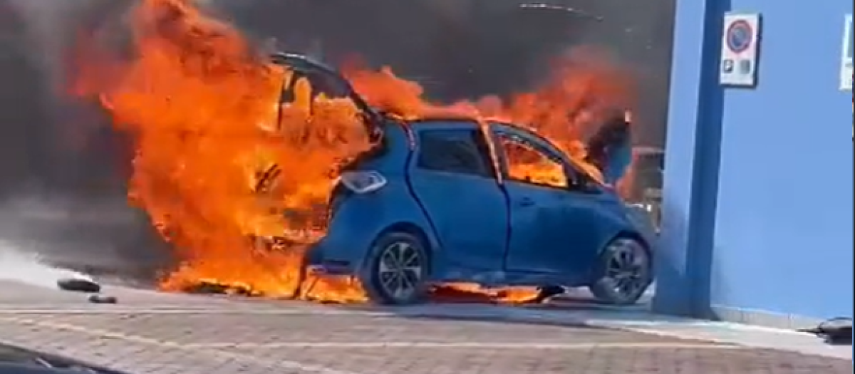 Los incendios en coches eléctricos son menos comunes que en coches de combustible