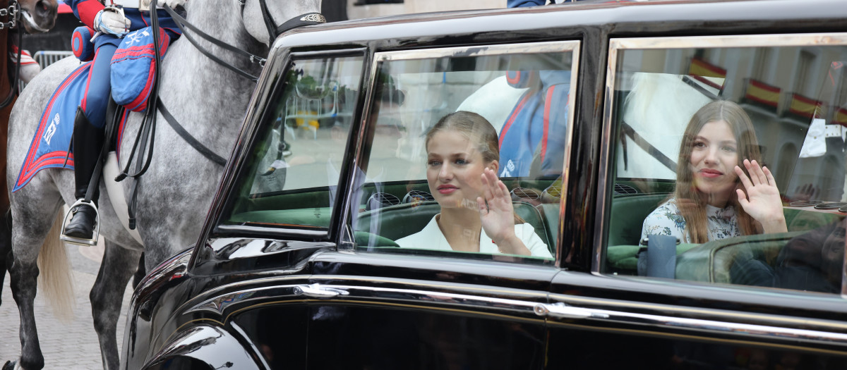 Dos décadas después la Princesa se asoma a la misma ventana que lo hizo su madre 20 años antes