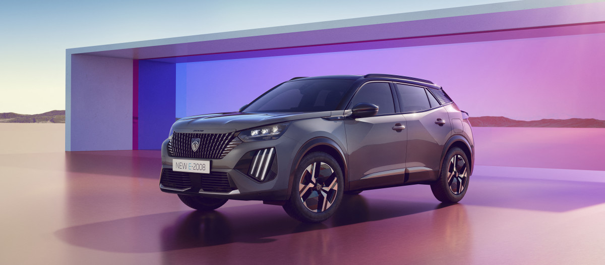 El nuevo Peugeot E-2008 estrena versión eléctrica con 156 caballos