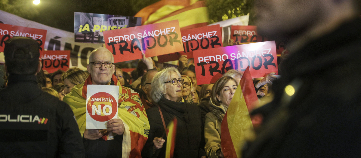 Protesta de este lunes en la sede del PSOE de la madrileña calle de Ferraz06 NOVIEMBRE 2023;SOCIEDAD;CONCENTRACIÓN;MANIFESTACIÓN;PROTESTA;
Ricardo Rubio / Europa Press
06/11/2023