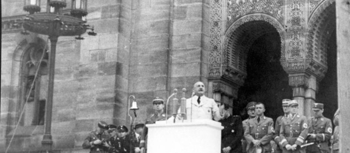 Julius Streicher da la orden de demoler la sinagoga frente a la sinagoga principal en Nuremberg