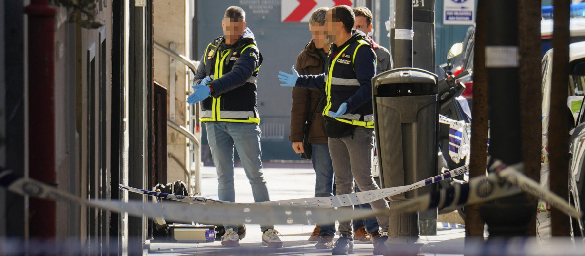 La Policía investiga el lugar donde Alejo Vidal-Quadras ha recibido un disparo en la cara, en la calle Núñez de Balboa de Madrid