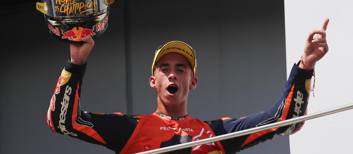 Pedro Acosta, celebrando el campeonato del mundo en Sepang (Malaysia)