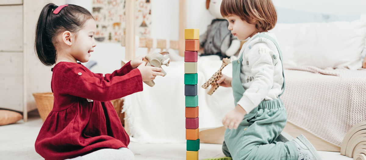Niños jugando juntos