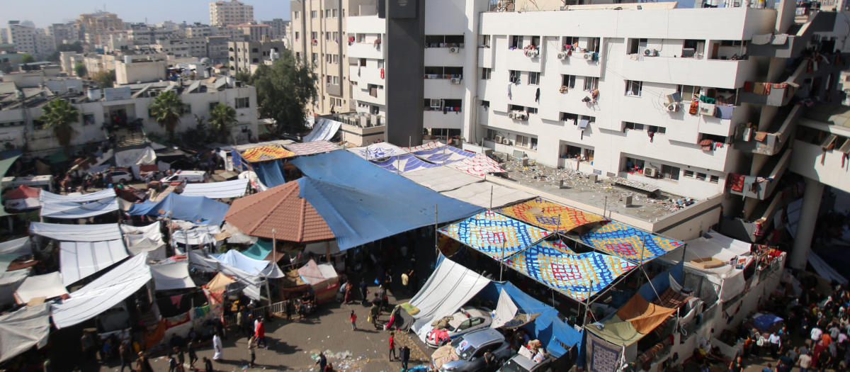 Vista del exterior y los alrededores del Hospital Al-Shifa en la Franja de Gaza