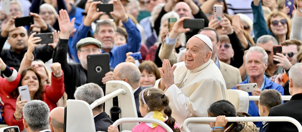 El Papa, a su llegada al plaza de San Pedro este miércoles 15 de noviembre