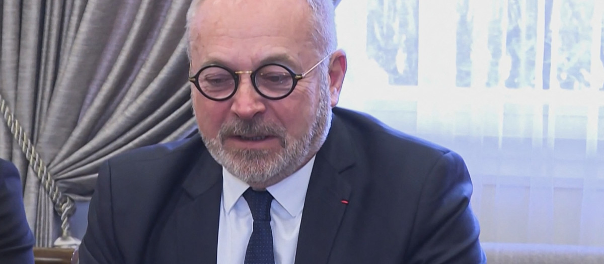 El senador francés Joël Guerriau es acusado de agresión sexual y posesión de drogas