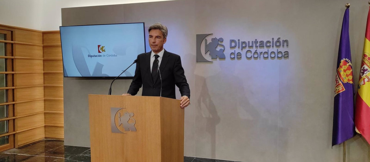 El vicepresidente primero de la Diputación de Córdoba y delegado de Infraestructuras, Sostenibilidad y Agricultura, Andrés Lorite, en rueda de prensa