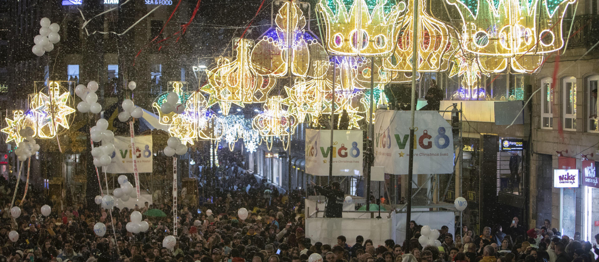 El alcalde de Vigo, Abel Caballero, da el pistoletazo de salida a la Navidad con el encendido de los más de once millones de leds