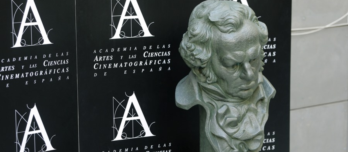 Reproducción a mayor escala de la estatuilla del Premio Goya en la Academia de las Artes y Las Ciencias Cinematográficas, en Madrid