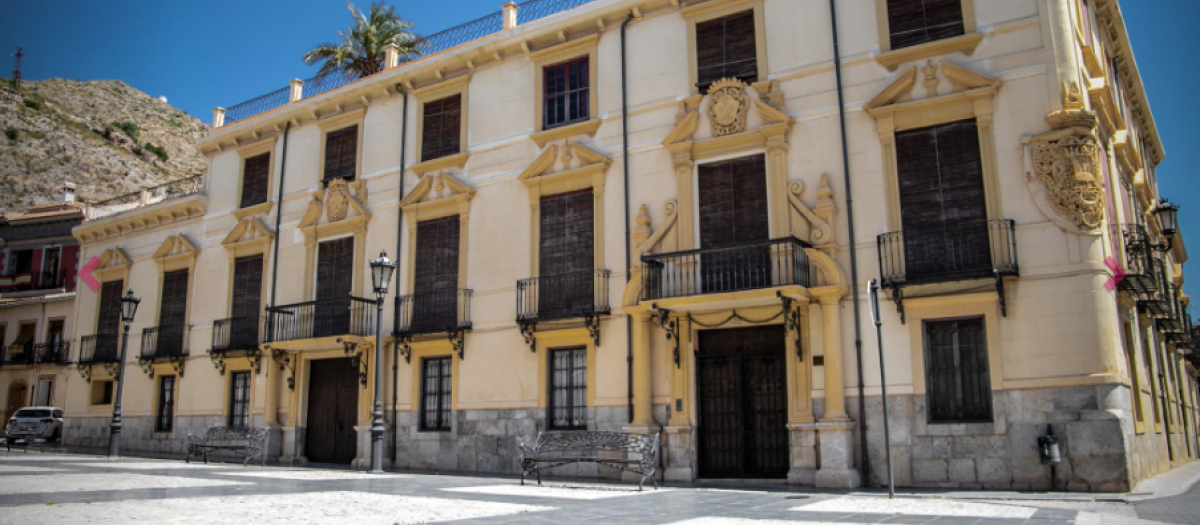 Fachada del palacio Marqués de Rafal de Orihuela (Alicante)