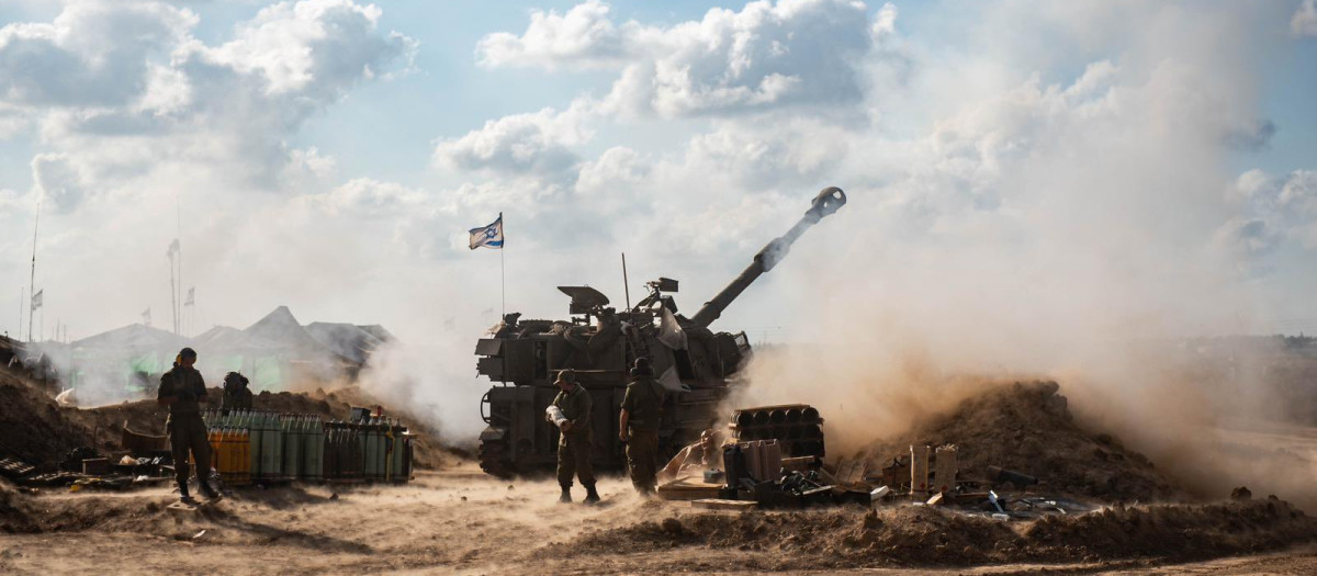 Tanques militares israelíes en la Franja de Gaza