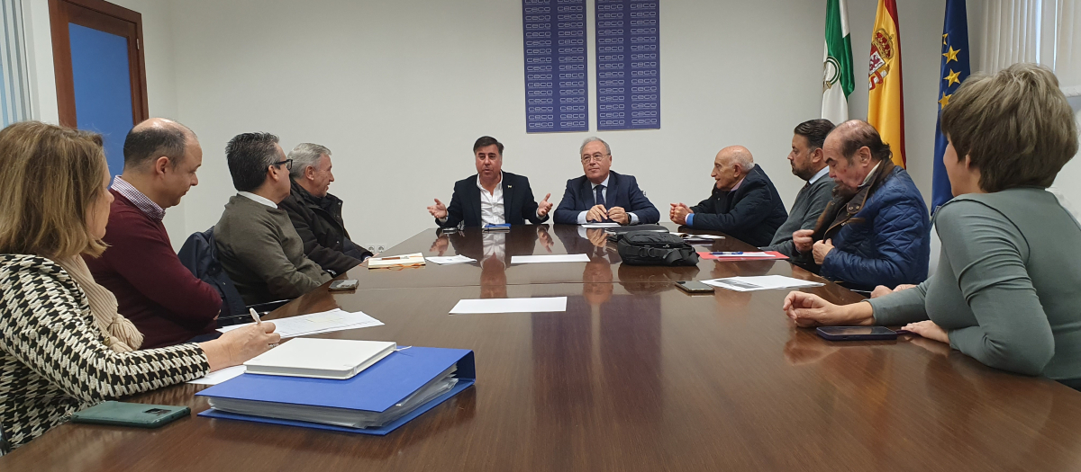 Reunión con el delegado de Participación Ciudadana e Infraestructuras del Ayuntamiento de Córdoba