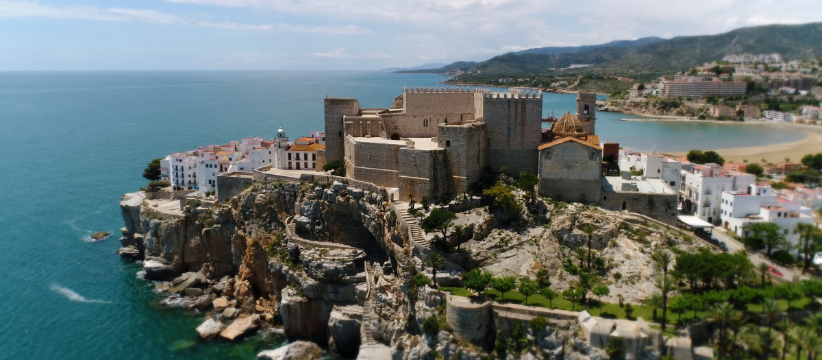 El castillo de Peñíscola se encuentra en la provincia de Castellón, dentro de la comunidad valenciana