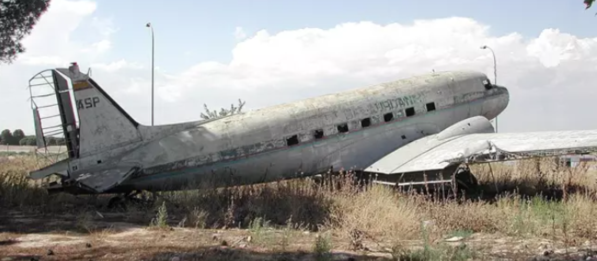 Avión abandonado en Barajas