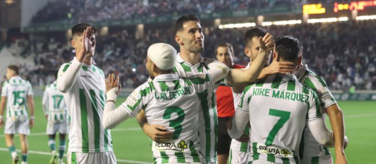 Los jugadores del Córdoba celebran uno de los goles marcados al Castellón