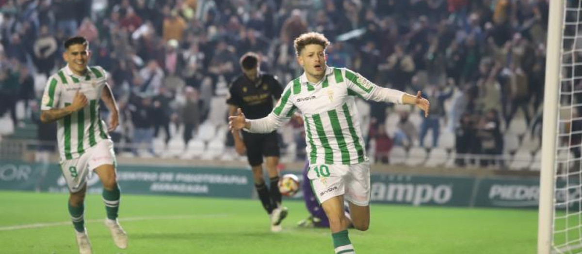 Simo celebra su gol ante el Castellón