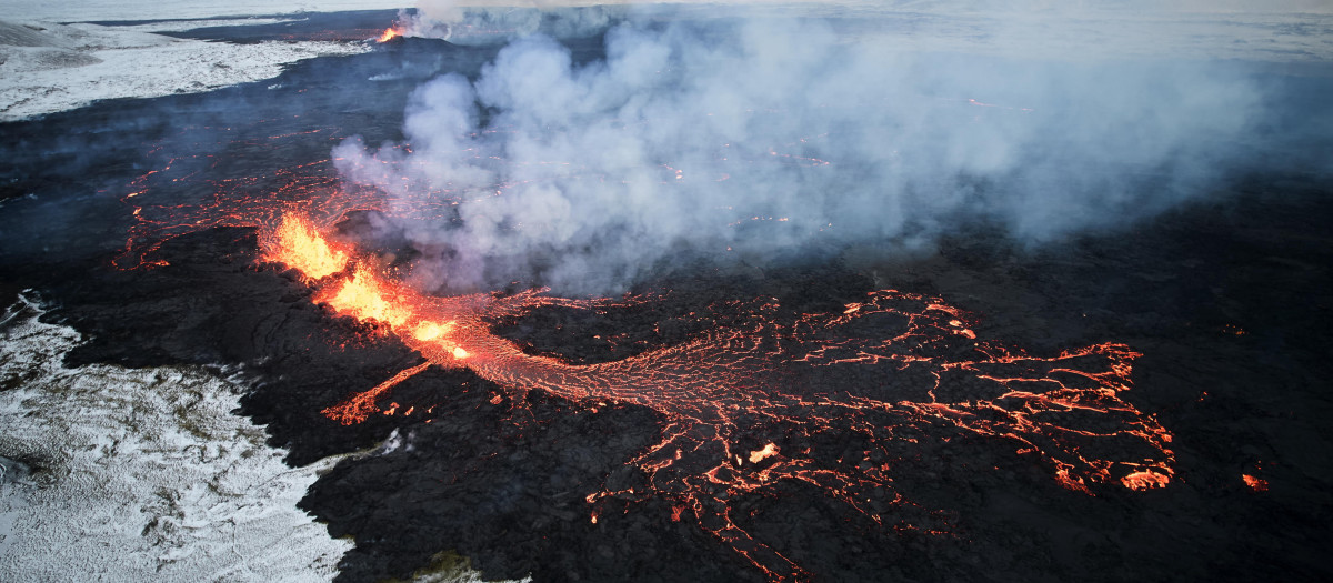 El volcán de la ciudad islandesa de Grindavík, a vista de dron