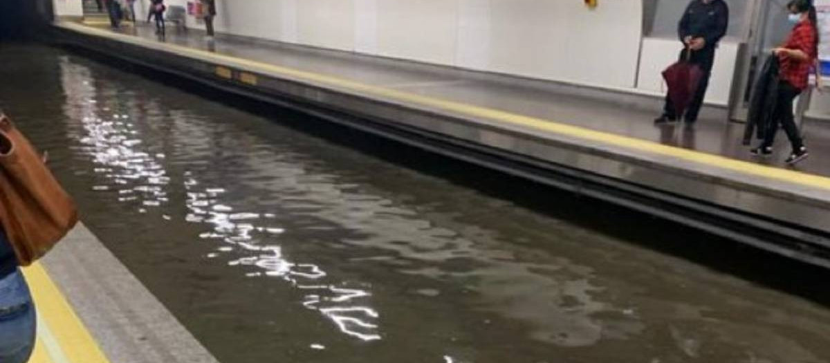 Estación de Metro inundada