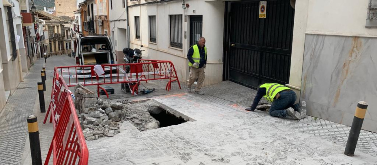 Obras en la calle Luna de Puente Genil