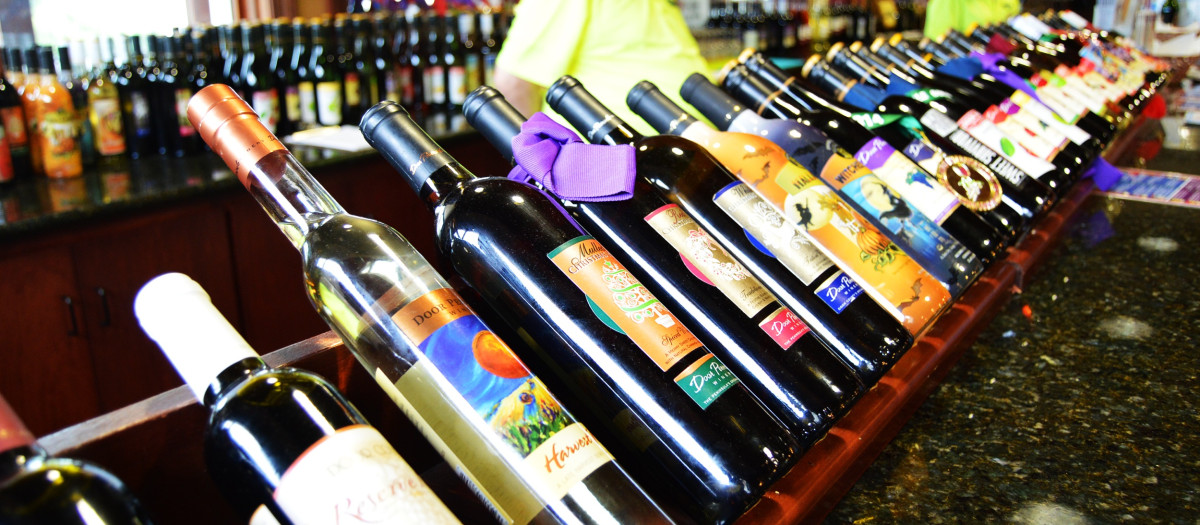 Botellas de vino en una tienda