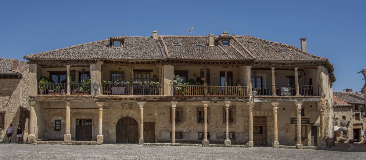 Su plaza mayor está repleta de soportales y balcones